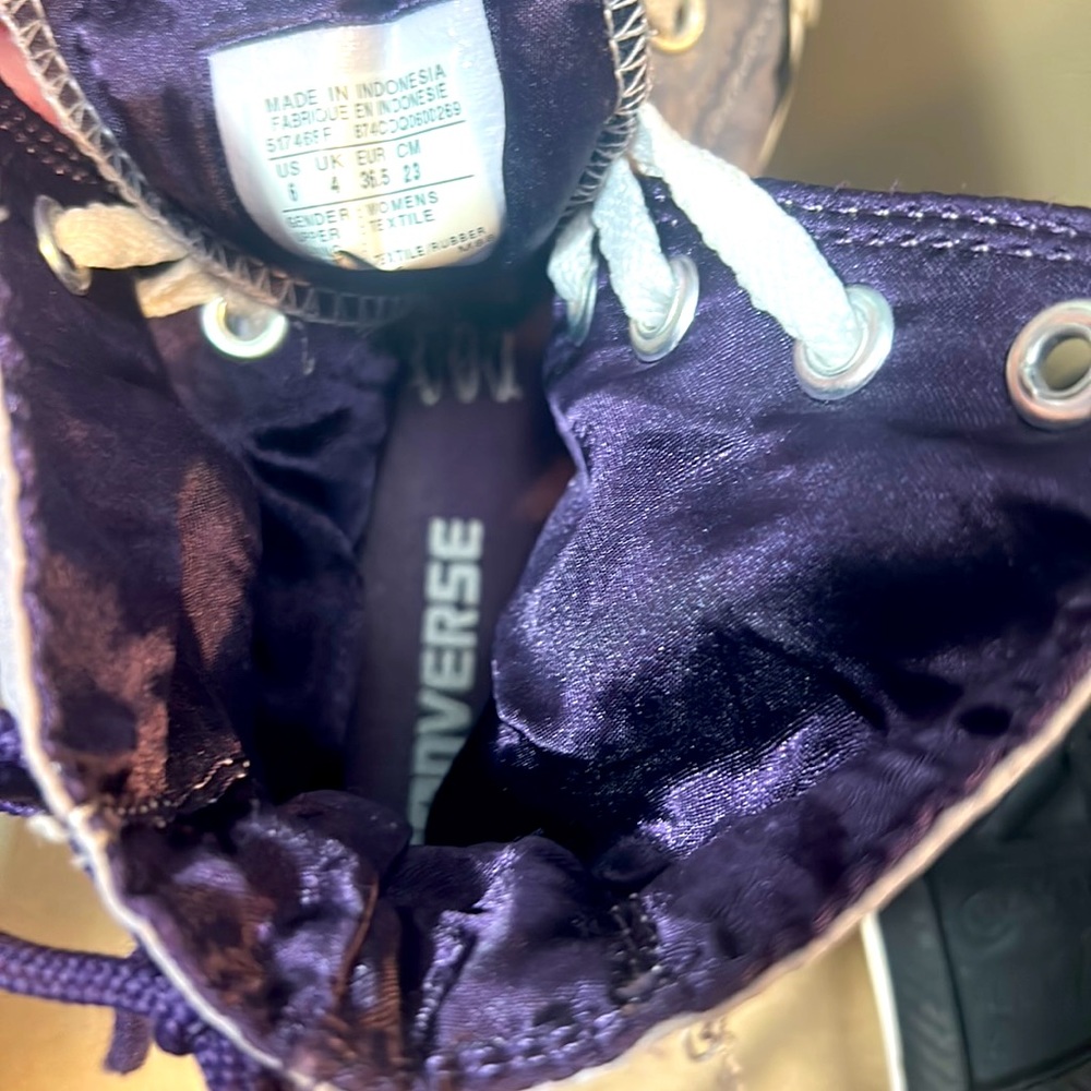 Converse All Star purple satin lined, Sz 6 - Picture 6 of 6